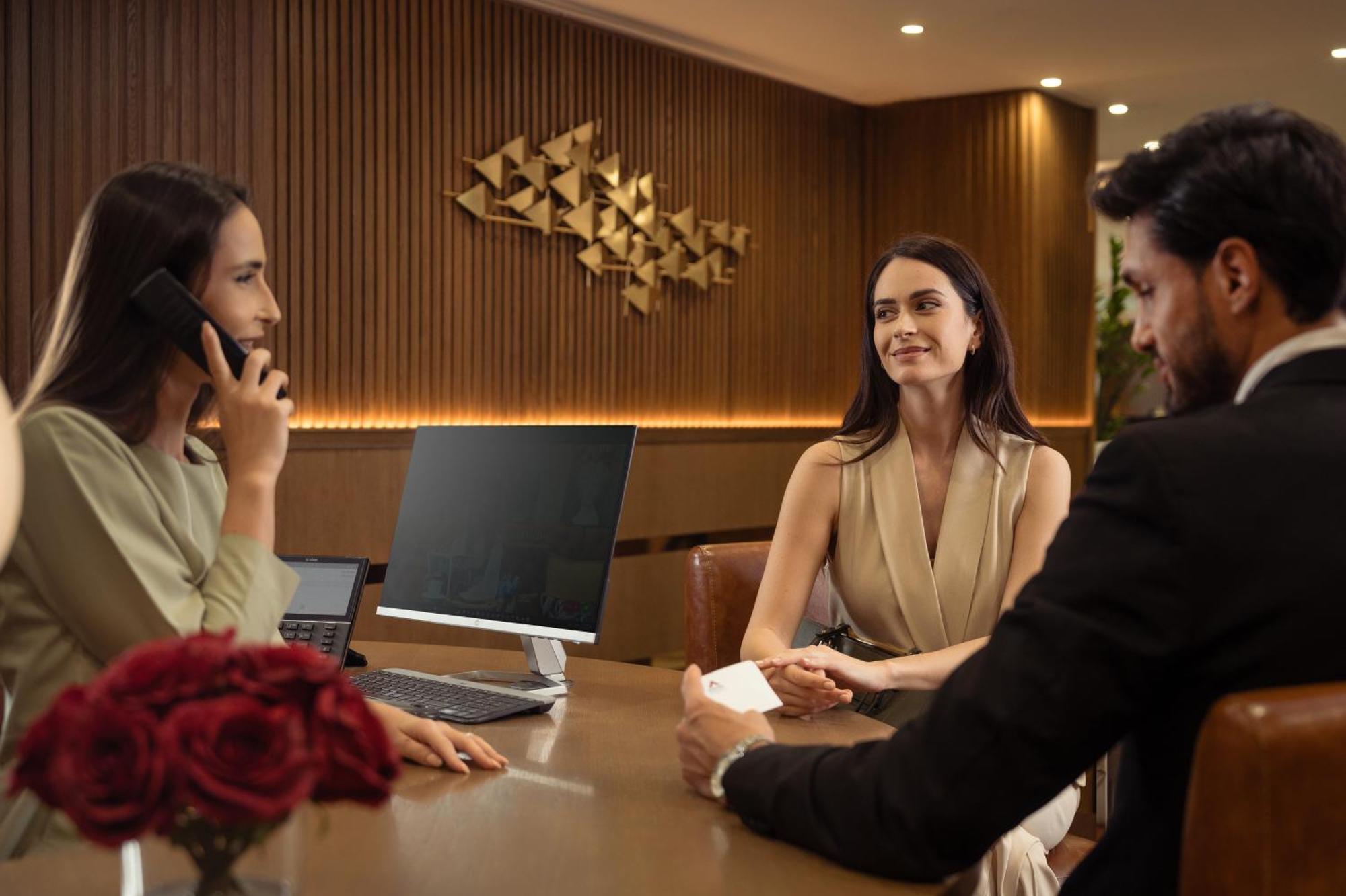 Golden Sands Suites Dubai Esterno foto